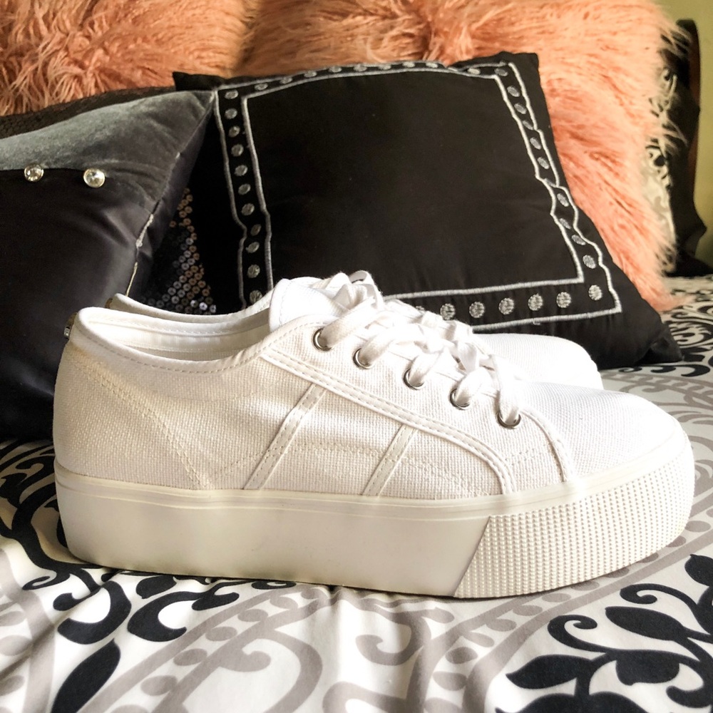 BRAND NEW Steve Madden Platform sneaker!! ♥️👟